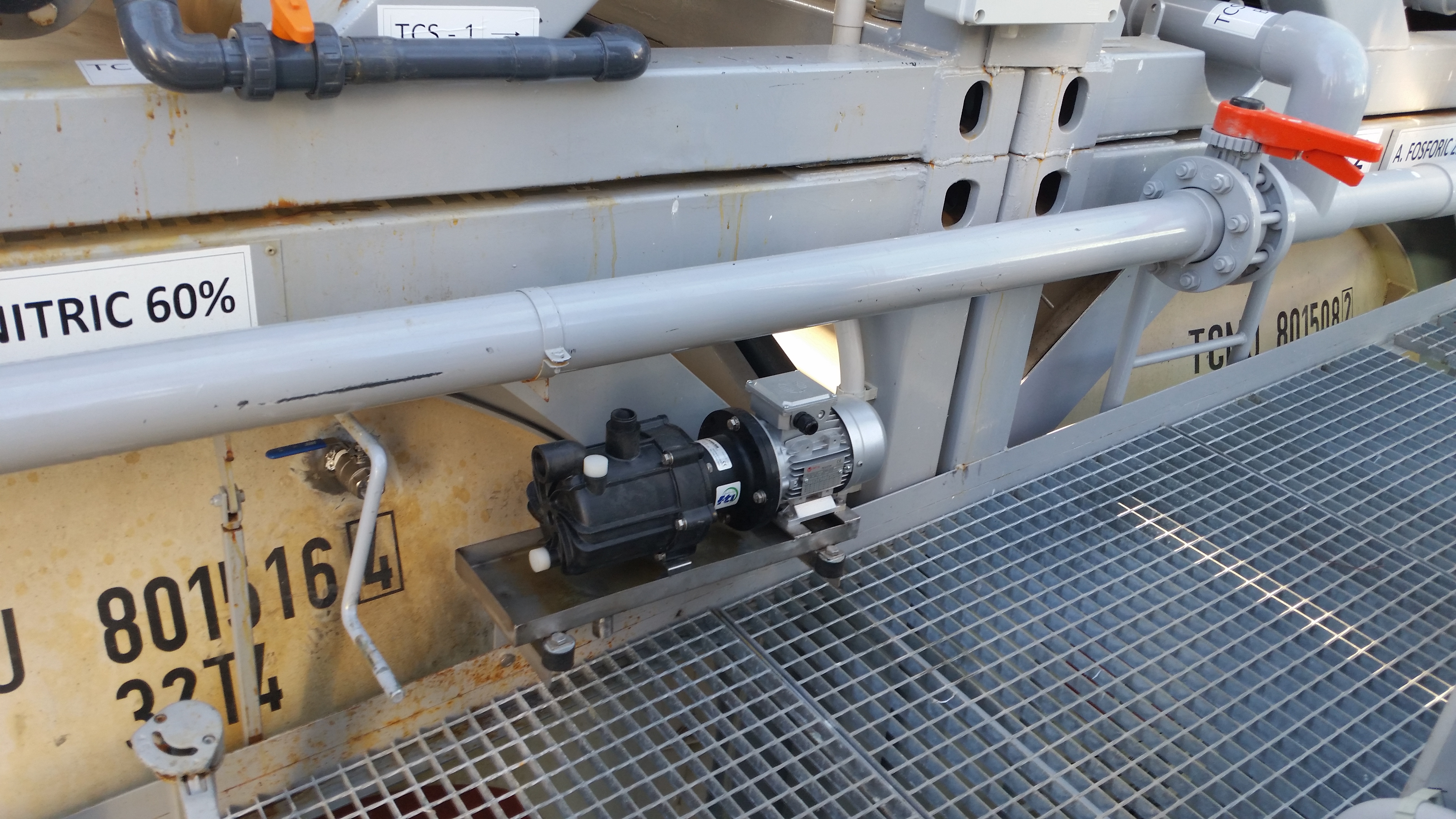 descarga de cisternas de Acido Nítrico modelo SP15